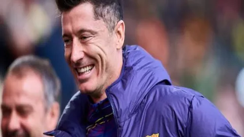 “坚定承诺！浓眉哥誓言：赛季未终或身体未愈，必坚守球场！”